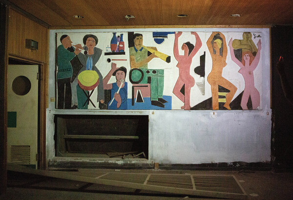 Στο κατεχόμενο Βαρώσι, τα έργα ενός καλλιτέχνη για ένα night club αποκαλύπτονται 46 χρόνια μετά
