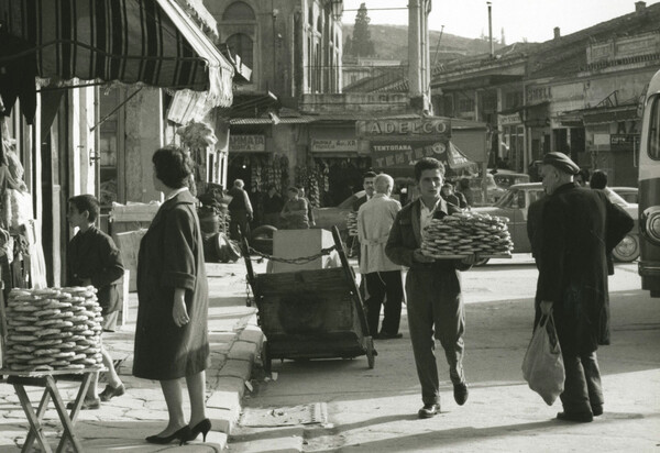 Ταξίδι στη δεκαετία του ’60 σε ασπρόμαυρο φόντο