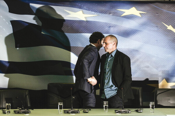 Ο φωτογράφος που έχει τραβήξει τις πιο εμβληματικές φωτογραφίες από τις πολιτικές εξελίξεις