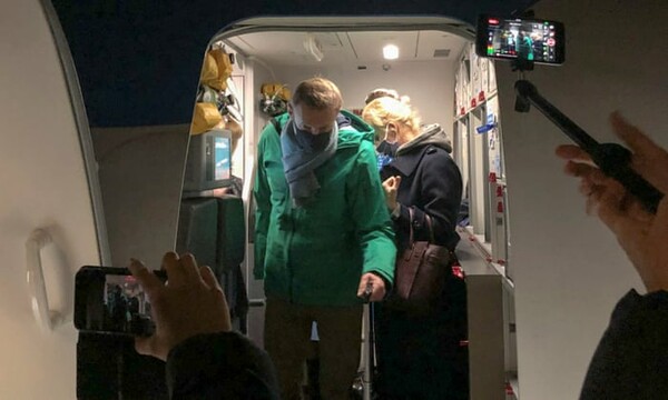 Ο Αλεξέι Ναβάλνι συνελήφθη στο αεροδρόμιο της Μόσχας μόλις αφίχθη στη Ρωσία