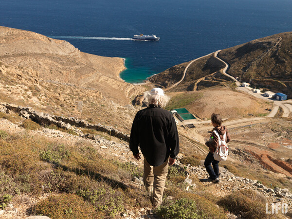 O Τέος Ρόμβος, μια κομβική μορφή του ελληνικού underground, μιλάει στη LIFO