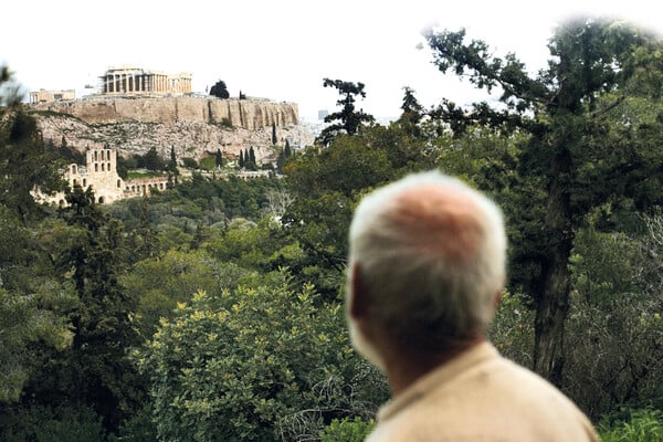 56' με τον άστεγο «Βασιλιά» του Φιλοπάππου