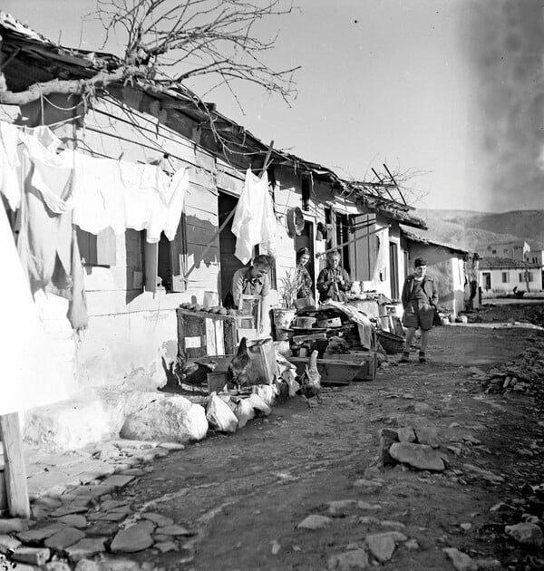 1946-1949: Ενώ στα βουνά μαινόταν ο εμφύλιος