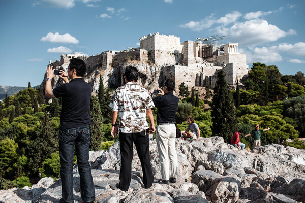 Τι θέλουν όλοι αυτοί οι τουρίστες στην Αθήνα;