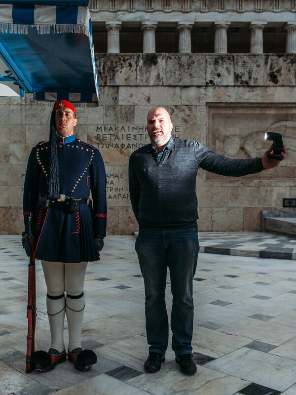 Ο φωτογράφος που έχει τραβήξει τις πιο εμβληματικές φωτογραφίες από τις πολιτικές εξελίξεις