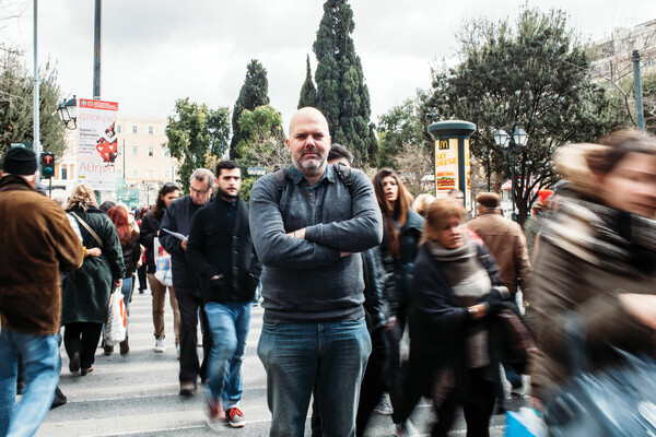 Ο φωτογράφος που έχει τραβήξει τις πιο εμβληματικές φωτογραφίες από τις πολιτικές εξελίξεις 