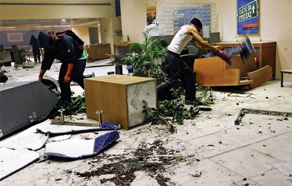 5 ΧΡΟΝΙΑ ΜΕΤΑ// ... που με βία μετράει τη γη