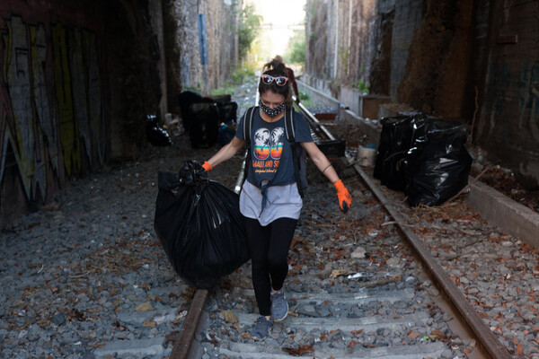 Οι Save Your Hood «σώζουν» τις γειτονιές της πόλης απ’ τα σκουπίδια
