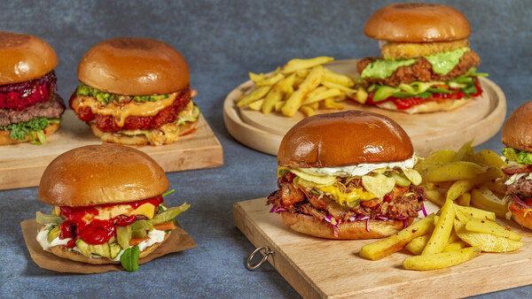 Burger Fest Home Edition: Όλα τα ξεχωριστά burgers που θα δοκιμάσετε τον δεύτερο μήνα του φεστιβάλ