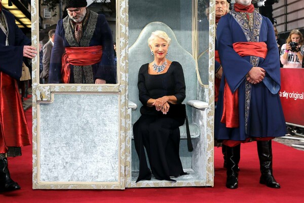 Η βασιλική άφιξη της Έλεν Μίρεν στην επίσημη πρεμιέρα της νέας σειράς του HBO «Αικατερίνη η Μεγάλη»