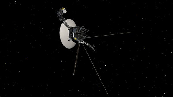 Γη προς Voyager 2: Μετά από ένα χρόνο σιωπής, μπορούμε και σου μιλάμε ξανά
