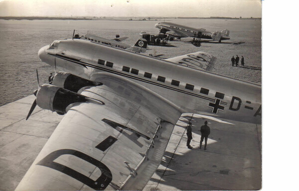 Tempelhof. Το ιστορικό αεροδρόμιο του Βερολίνου μετατρέπεται σε πάρκο.