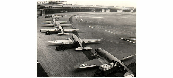 Tempelhof. Το ιστορικό αεροδρόμιο του Βερολίνου μετατρέπεται σε πάρκο.