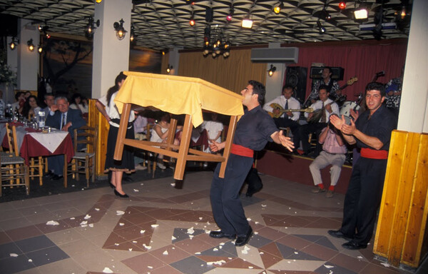 Οι ελληνικές διακοπές του Anthony Maw.