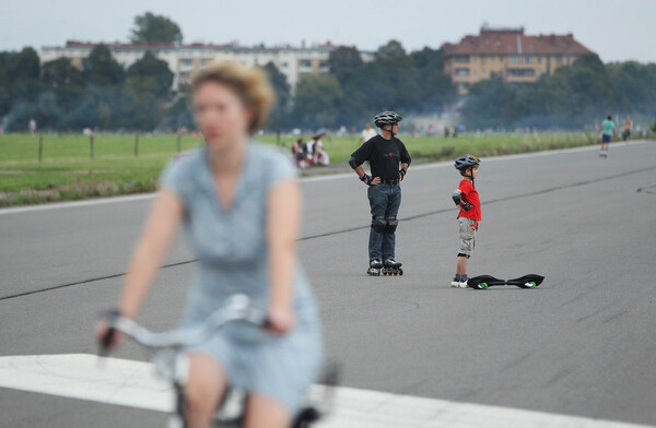 Tempelhof. Το ιστορικό αεροδρόμιο του Βερολίνου μετατρέπεται σε πάρκο.