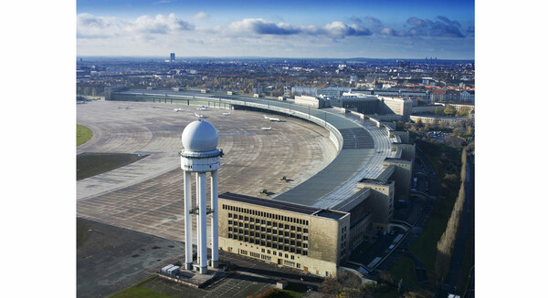 Tempelhof. Το ιστορικό αεροδρόμιο του Βερολίνου μετατρέπεται σε πάρκο.