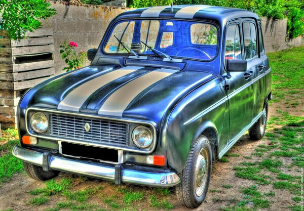 Renault 4L. Μισός αιώνας.