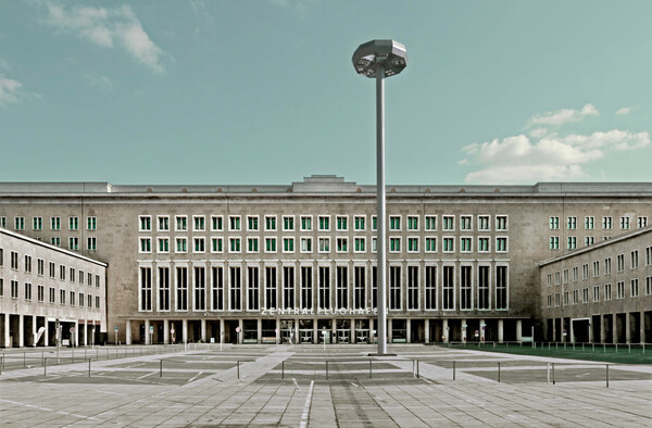 Tempelhof. Το ιστορικό αεροδρόμιο του Βερολίνου μετατρέπεται σε πάρκο.