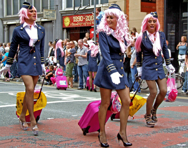 Προδότες και Υπερήρωες. Pink Army.