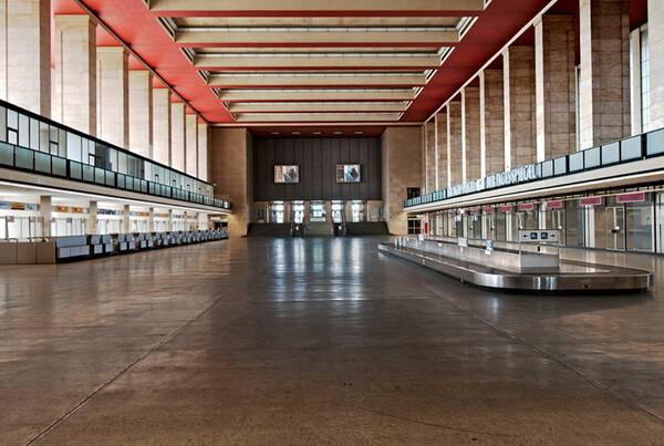 Tempelhof. Το ιστορικό αεροδρόμιο του Βερολίνου μετατρέπεται σε πάρκο.