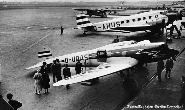 Tempelhof. Το ιστορικό αεροδρόμιο του Βερολίνου μετατρέπεται σε πάρκο.