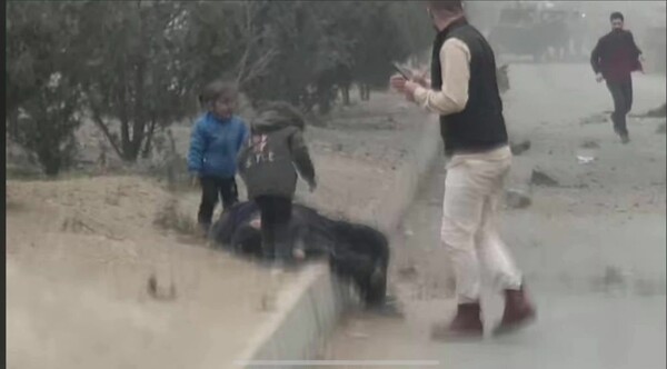 «Μαμά...σήκω μαμά»: Παιδιά κλαίνε μετά την νέα έκρηξη στο Αφγανιστάν (ΣΚΛΗΡΕΣ ΕΙΚΟΝΕΣS)