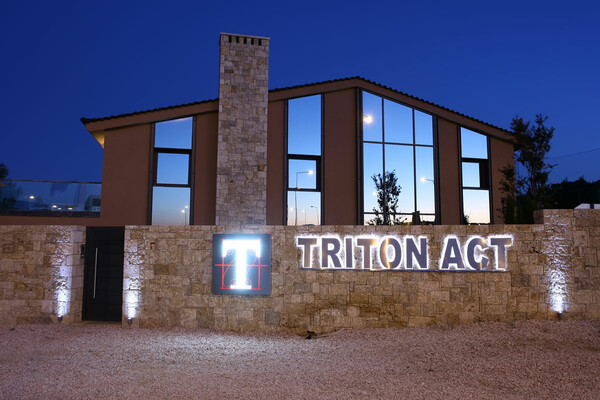 Στο πλευρό των Ελλήνων ηθοποιών η κατασκευαστική εταιρεία TRITON ACT