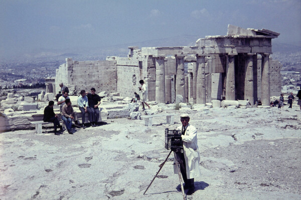 Αθήνα, Μύκονος και Ρόδος του '60 μέσα από 25 έγχρωμες φωτογραφίες