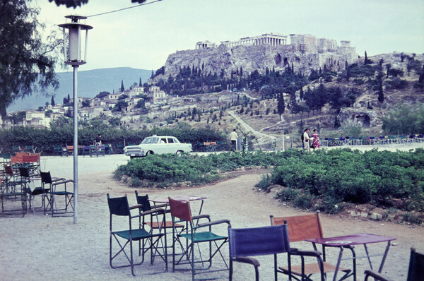 Αθήνα, Μύκονος και Ρόδος του '60 μέσα από 25 έγχρωμες φωτογραφίες