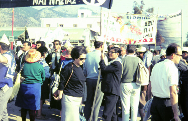 Αθήνα, Μύκονος και Ρόδος του '60 μέσα από 25 έγχρωμες φωτογραφίες