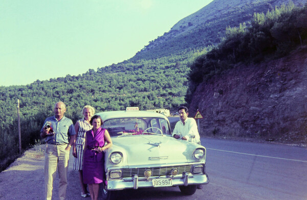 Αθήνα, Μύκονος και Ρόδος του '60 μέσα από 25 έγχρωμες φωτογραφίες