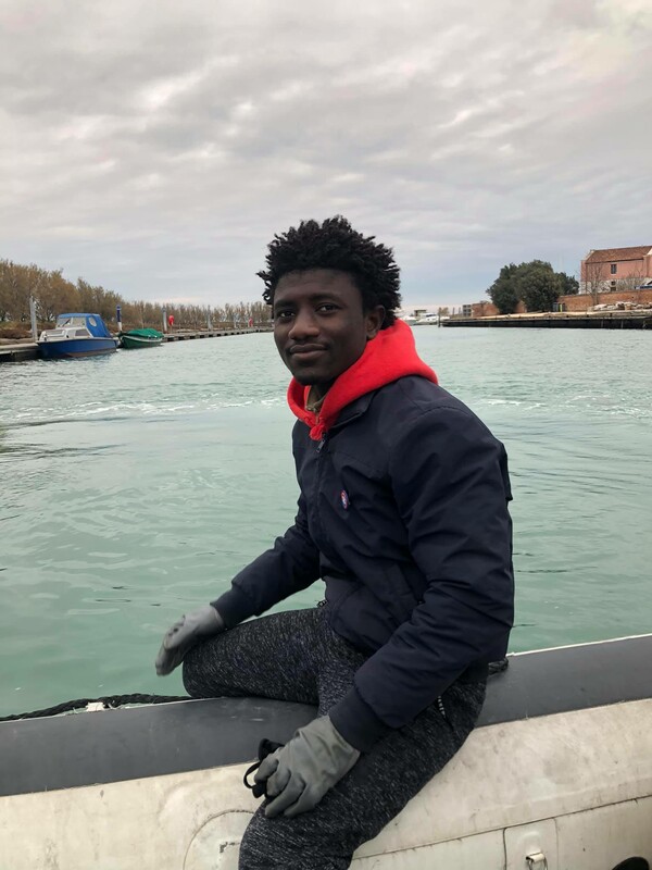 «Ψωμί και Νερό»: Το ταξίδι επιβίωσης κι ελπίδας ενός 16χρονου μετανάστη από τη Σενεγάλη στην Ιταλία
