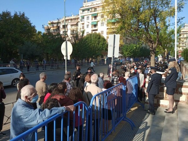 Θεσσαλονίκη: Ουρές με μάσκες για το προσκύνημα στον Άγιο Δημήτριο - Φωτογραφίες