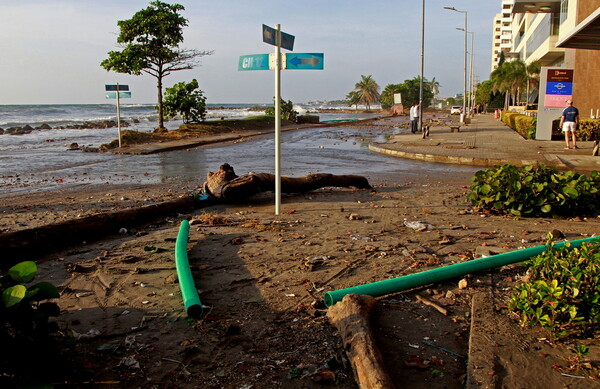Kυκλώνας Γιώτα: Η πιο ισχυρή και απειλητική καταιγίδα του 2020 «έφτασε» στην Κεντρική Αμερική