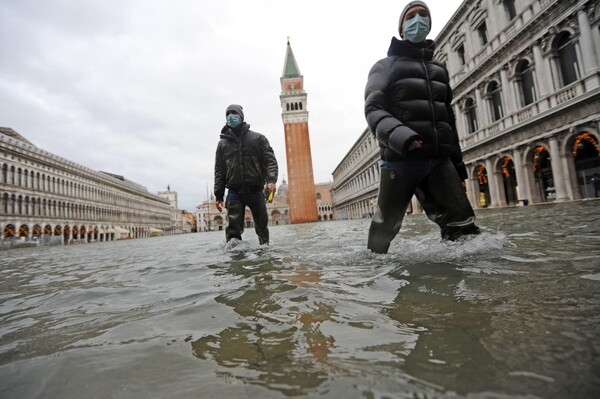 Πλημμύρισε η πλατεία του Αγίου Μάρκου στη Βενετία - Σοβαρές ζημιές