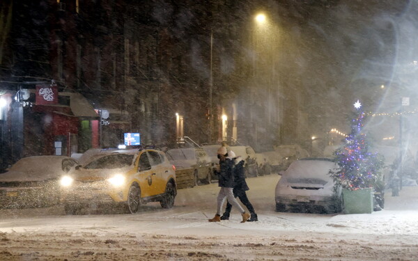 Στα λευκά η Νέα Υόρκη - Ισχυρή χιονοθύελλα πλήττει τις ΗΠΑ