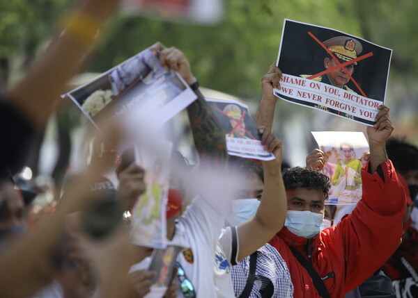 Πραξικόπημα στη Μιανμάρ: Ξεκίνησε «κίνημα πολιτικής ανυπακοής» - Οι G7 «ανησυχούν βαθιά»