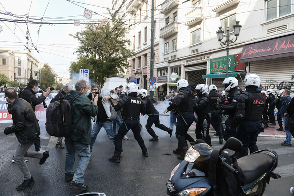 Πολυτεχνείο: Ένταση και χημικά στο κέντρο της Αθήνας - Εικόνες από τα επεισόδια