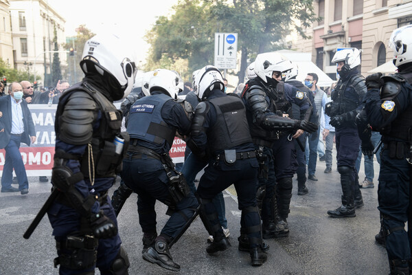 Πολυτεχνείο: Ένταση και χημικά στο κέντρο της Αθήνας - Εικόνες από τα επεισόδια