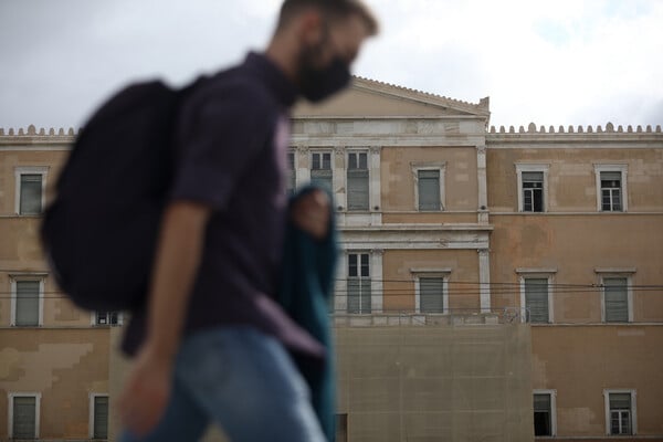 Έρευνα MRB: 4 στους 10 δεν θα κάνουν το εμβόλιο - Τι απαντούν για τη Θεία Κοινωνία