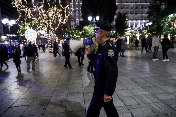 Αυξημένη κίνηση σε Σύνταγμα και πλατεία Αριστοτέλους λίγο πριν το πιο αυστηρό lockdown