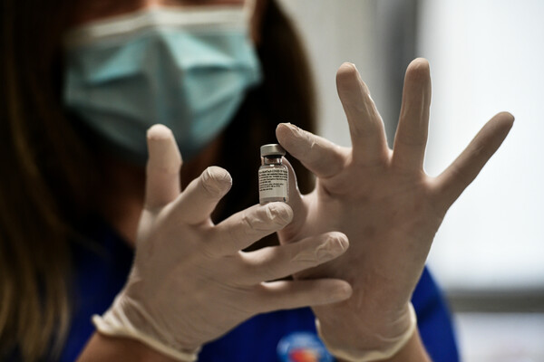 Εργαζόμενοι ΕΣΥ: «Δεν βγαίνει» το πλάνο για εμβολιασμό του 70% του πληθυσμού