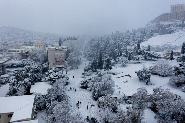 Στα λευκά όλη η Αθήνα - Φωτογραφίες από την χιονισμένη Ακρόπολη και το κέντρο