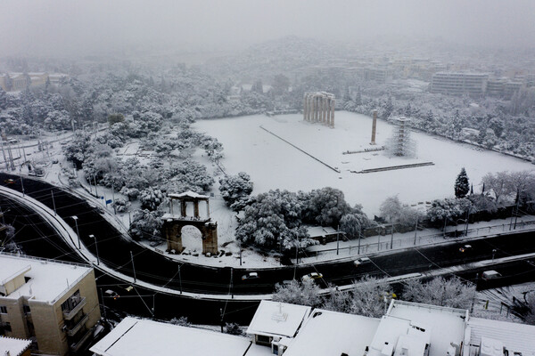 Στα λευκά όλη η Αθήνα - Φωτογραφίες από την χιονισμένη Ακρόπολη και το κέντρο