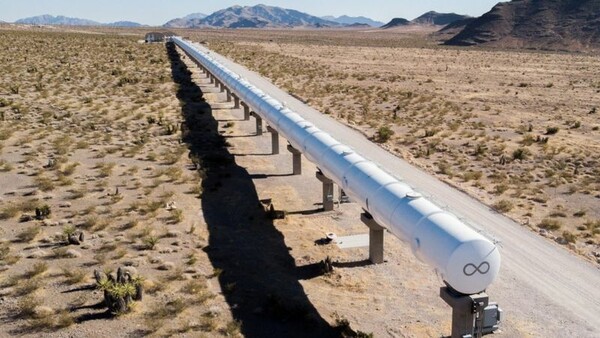 Tο φουτουριστικό σύστημα μεταφορών Hyperloop είναι έτοιμο για ταξίδι με επιβάτες