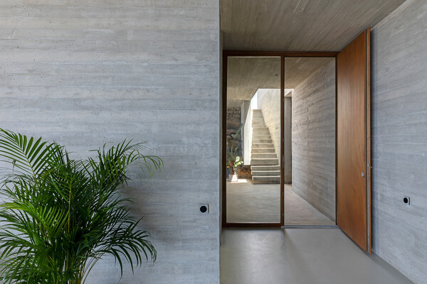 Lap Pool House: Η εντυπωσιακή κατοικία στην Τήνο διεκδικεί το βραβείο Σύγχρονης Αρχιτεκτονικής Mies van der Rohe