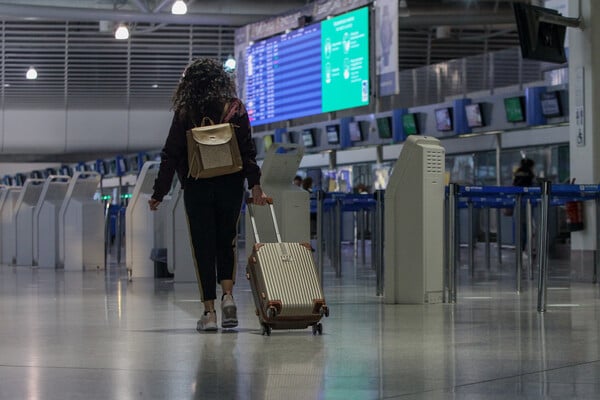 SOS από τη Europol: Πλαστά πιστοποιητικά αρνητικών τεστ κορωνοϊού πωλούνται στα αεροδρόμια