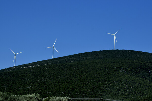 Ο Σύλλογος Ελλήνων Αρχαιολόγων προειδοποιεί για τους κινδύνους της εγκατάστασης αιολικών πάρκων σε νησίδες των Δωδεκανήσων