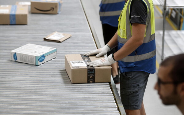 Η Amazon προσπαθεί να μπλοκάρει ψηφοφορία εργαζομένων για δημιουργία συνδικάτου