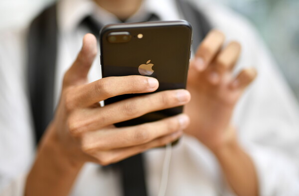 «Τα iPhone ήταν για μήνες εκτεθειμένα σε Trojan που ηχογραφούσε & φωτογράφιζε» - Έρευνα